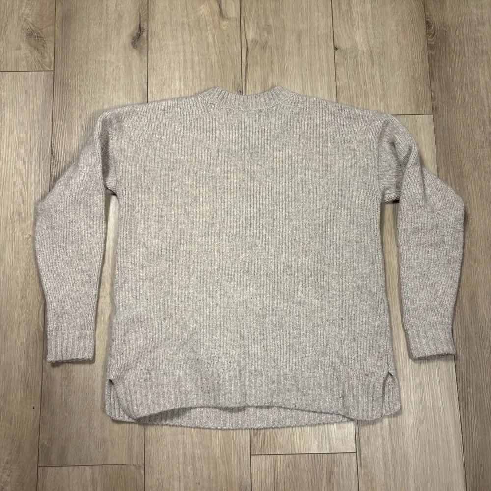 Abercrombie and Fitch Sweater Knit Roses Flowers Size Extra Small‎ - Oatmeal